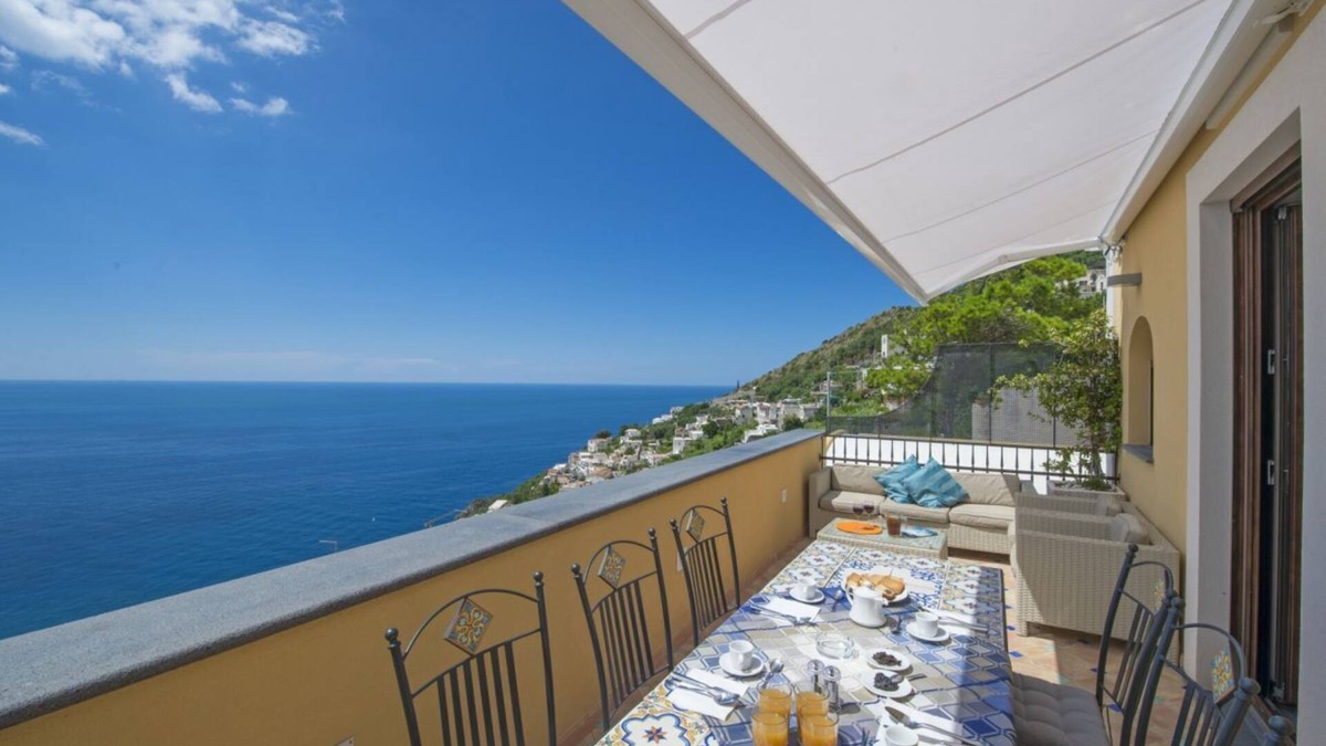 Praiano House | Golden Vaults, at few stairs from the road. It is easy to park in the area