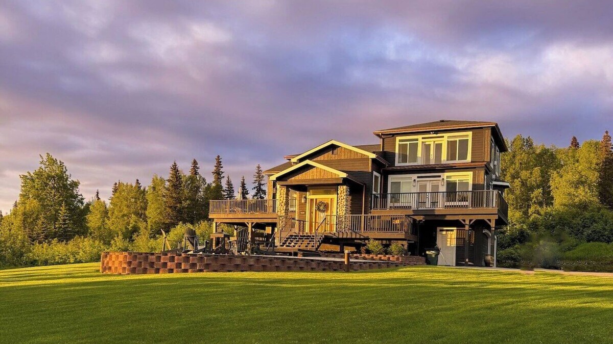 Rabbit Creek House | Golden View House · Spacious Mountain Retreat- Hot Tub, Beautiful View