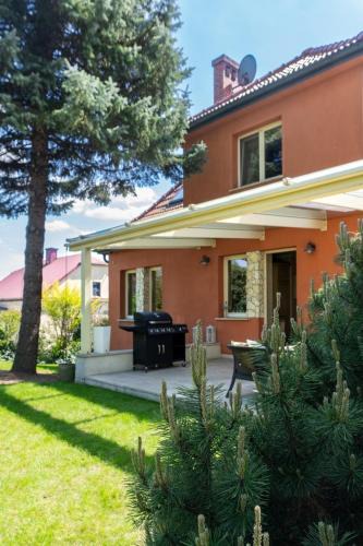 Wegrzce Villa | Golden Villa Kraków - Stylowa Willa z Ogrodem i Grillem
