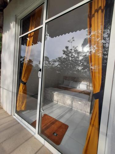 Hatton Cabin | Golden Waters Stay & Dine