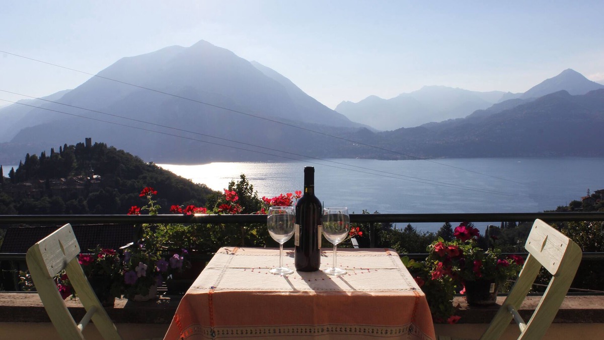 Vezio Apartment | Goldenlake Apartment