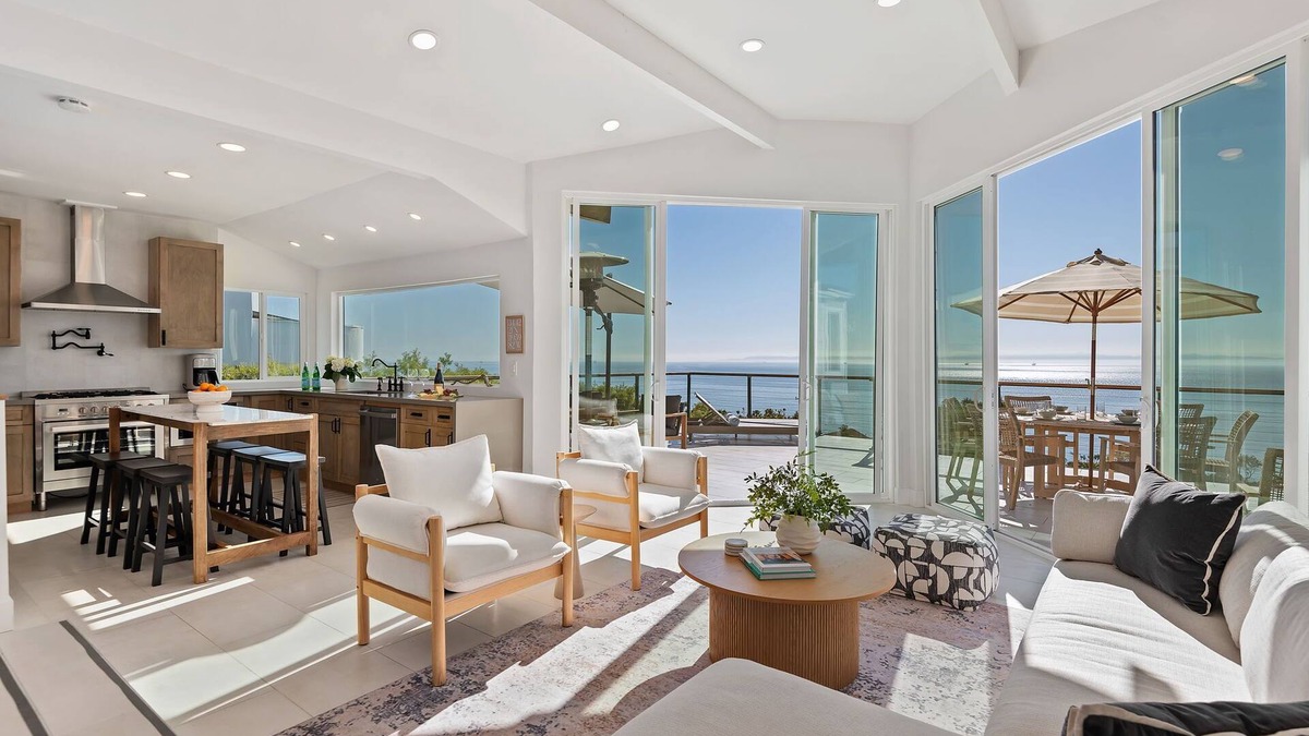 Summerland House | Goldenview - Elevated Elegance with Panoramic Views