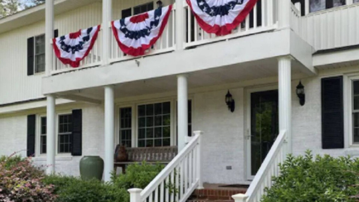 Aiken Bed & Breakfast | Goldfinch Room - The Birdnest Inn
