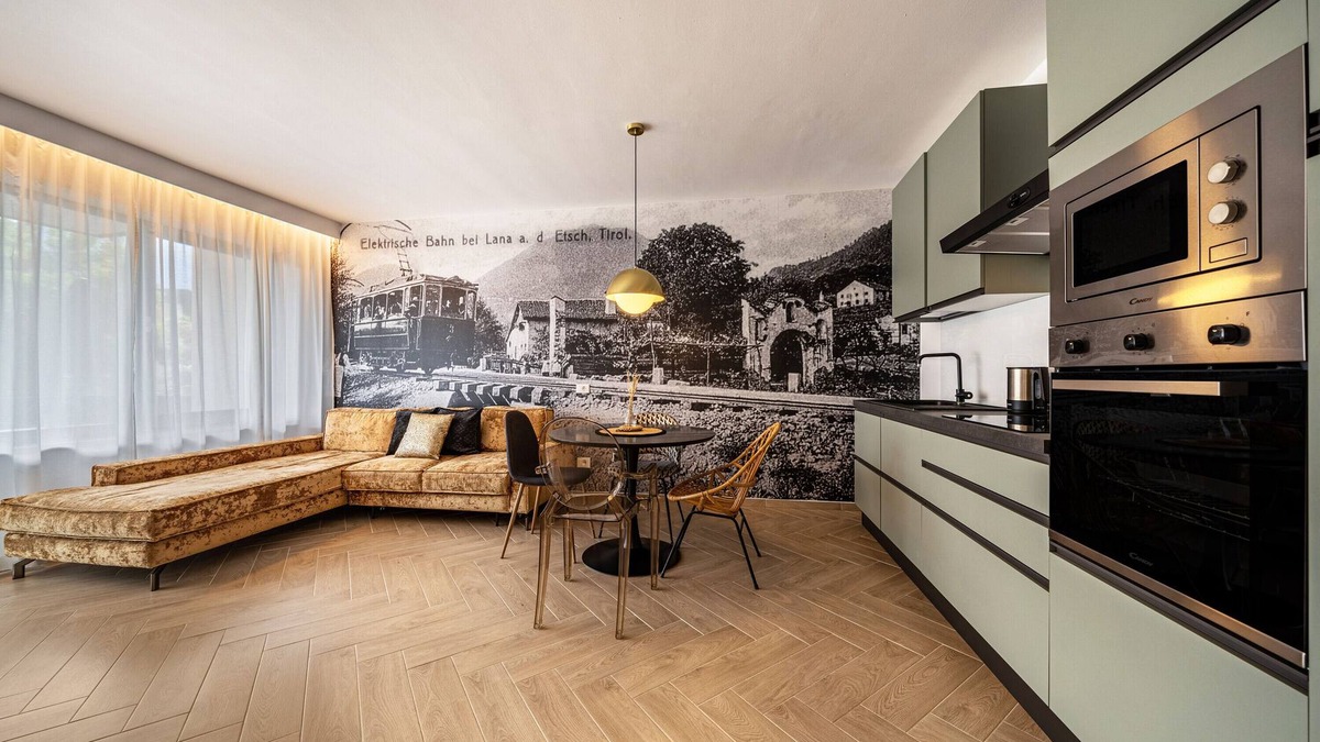 Lana Apartment | goldfinger individual Apartment with Mountain View, Pool, Wi-Fi, Balcony & Garden