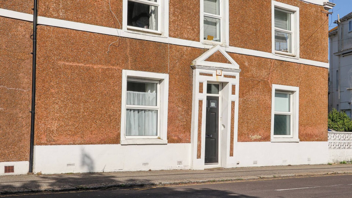 Hastings Cottage | GOLDHURST APARTMENT, pet friendly, with open fire in Hastings