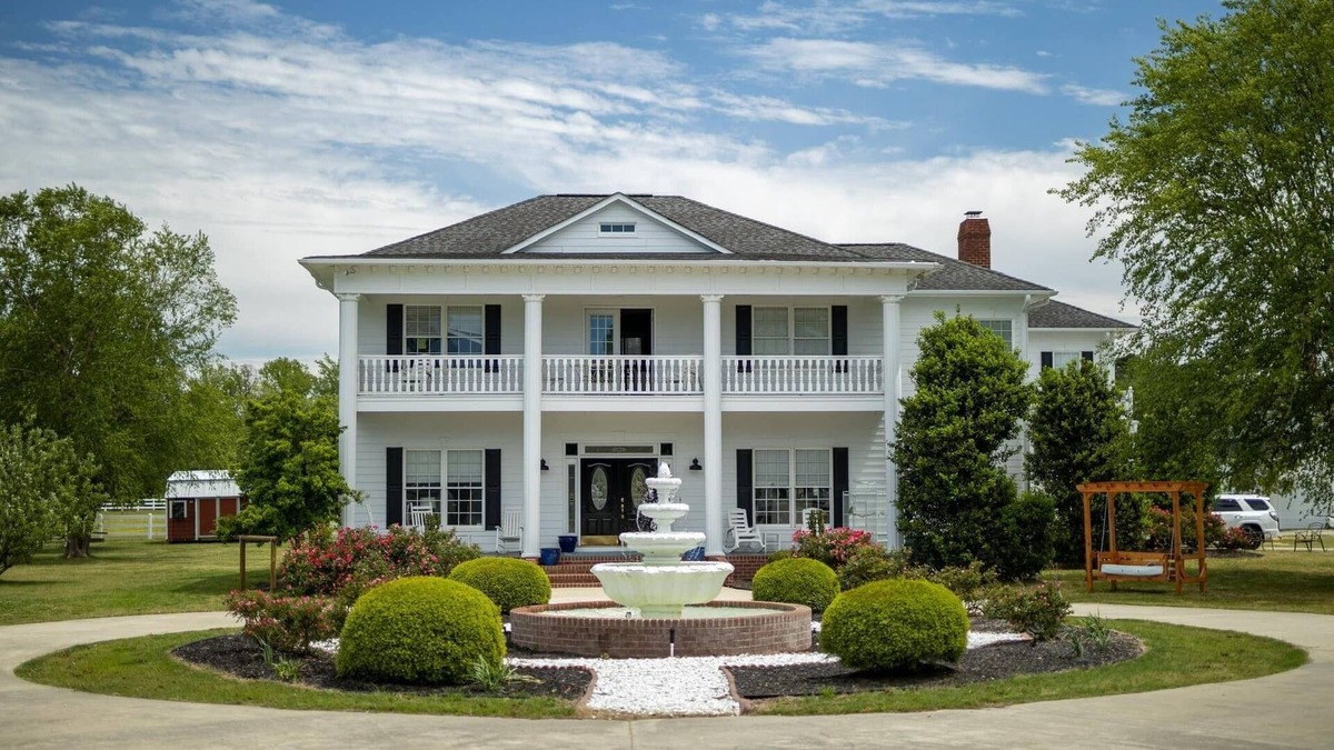 Parkton House | Goldmine of a find 3-bedrooms!