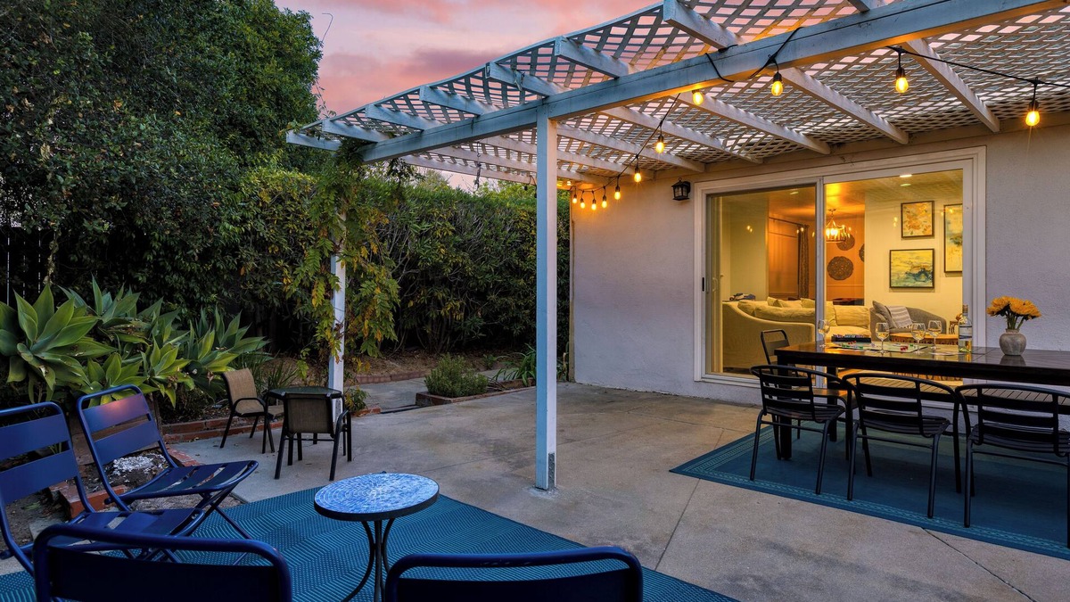 Goleta House | Goleta Getaway by AvantStay | Private Backyard, 1.5mi to the Beach!