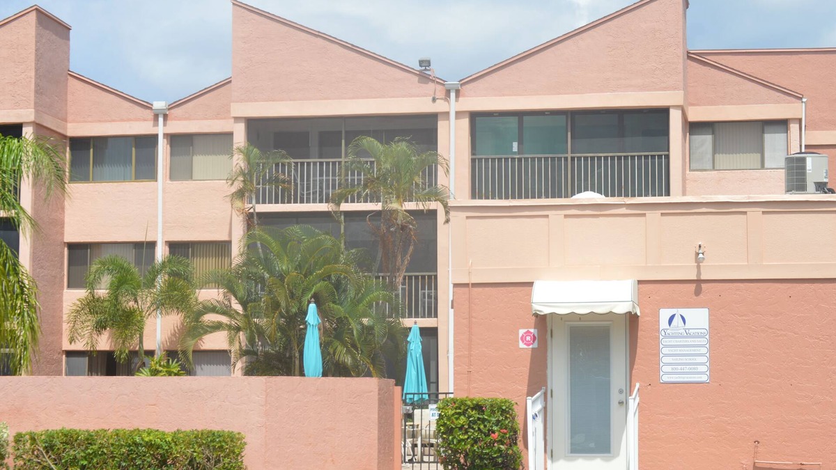 Burnt Store Marina Condo | GOLF BOATING BIKING