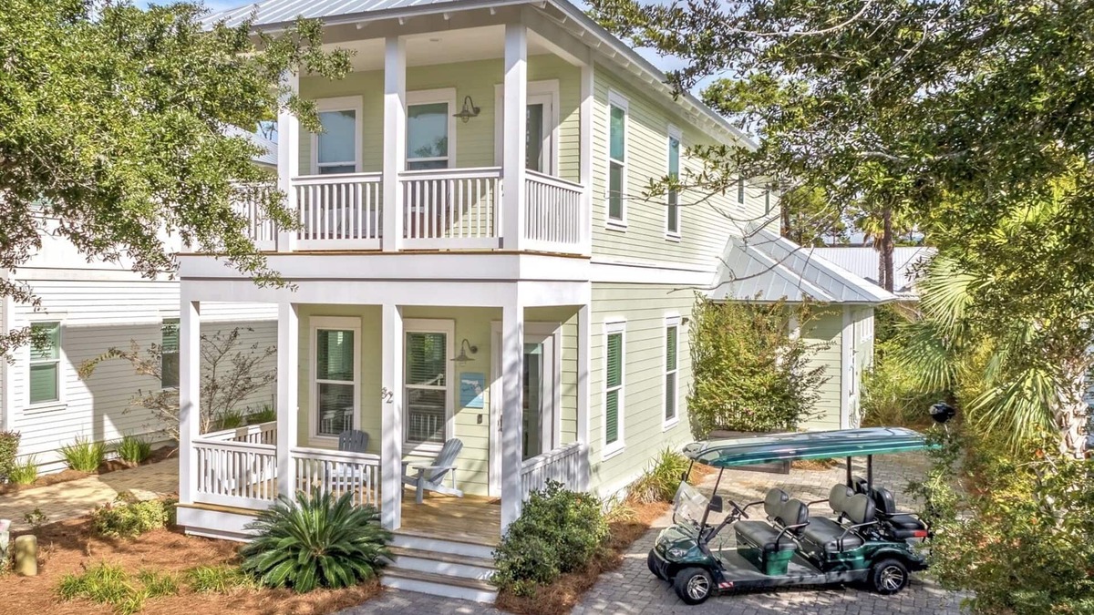 Greenway Park House | Golf Cart ☀️ Beach Chairs, Community Pool, Gated Community ☀️