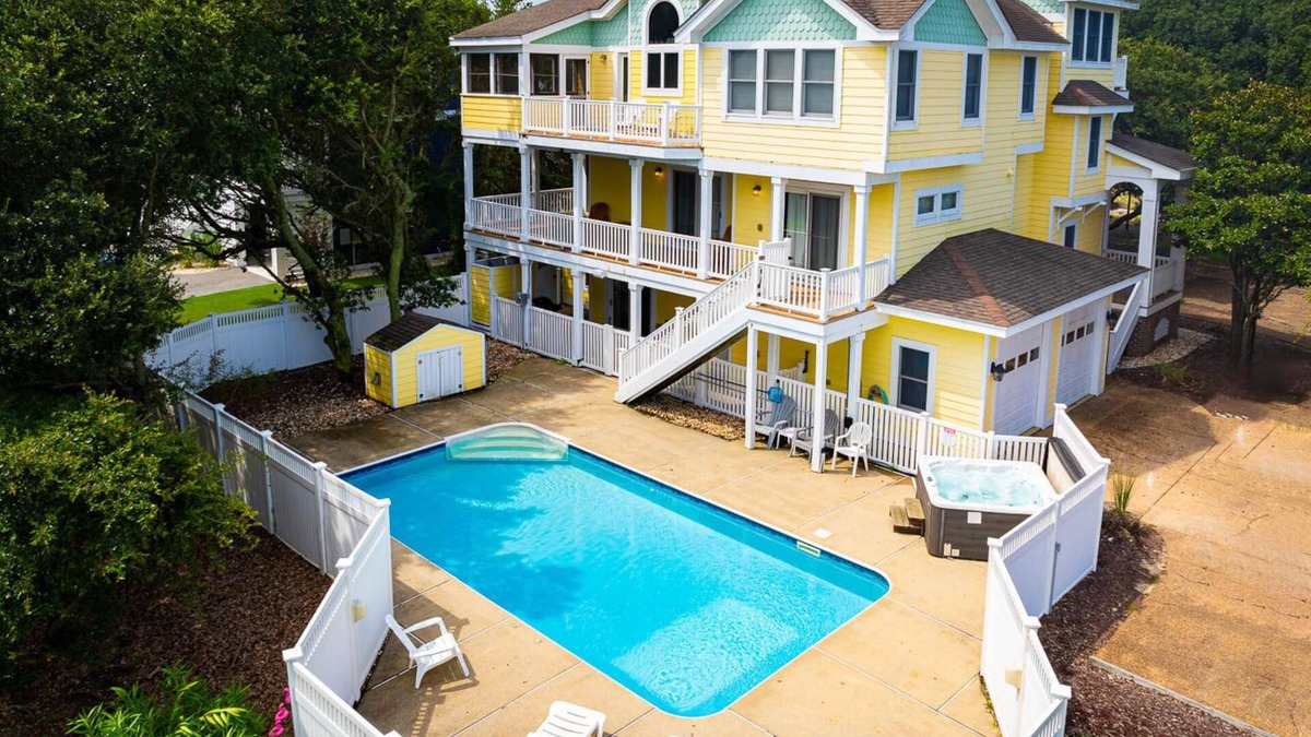 Corolla House | Golf Cart Friendly, Pool, Game Room & Resort Perks