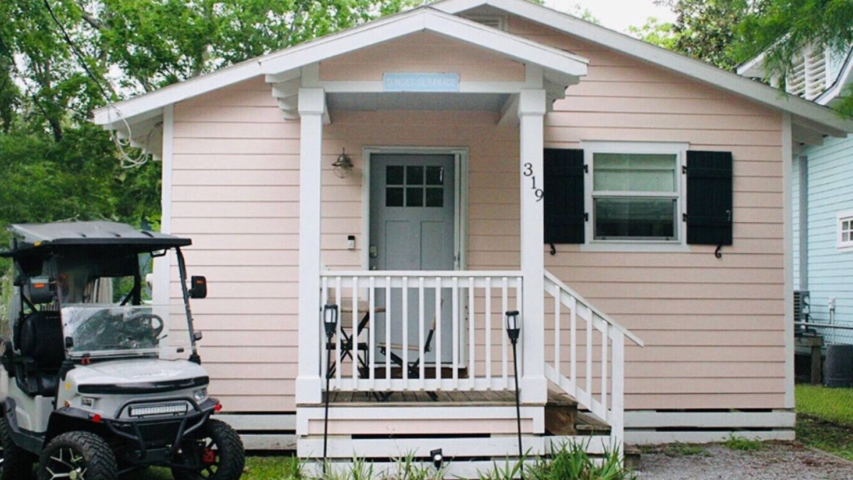 Old Town Cottage | Golf Cart included with property!