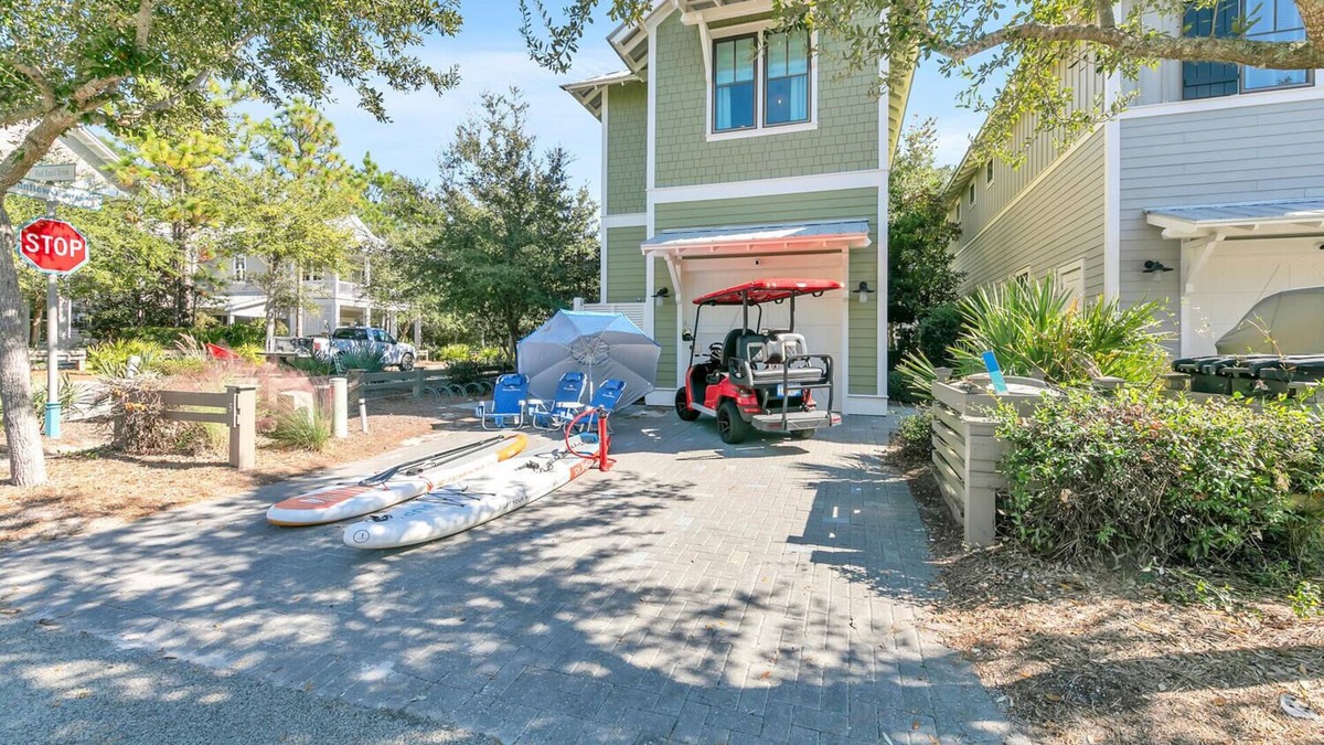Forest District House | 🏖 GOLF CART ☀ PRIVATE BEACH 9 POOLS Luxurious WaterColor Cottage!