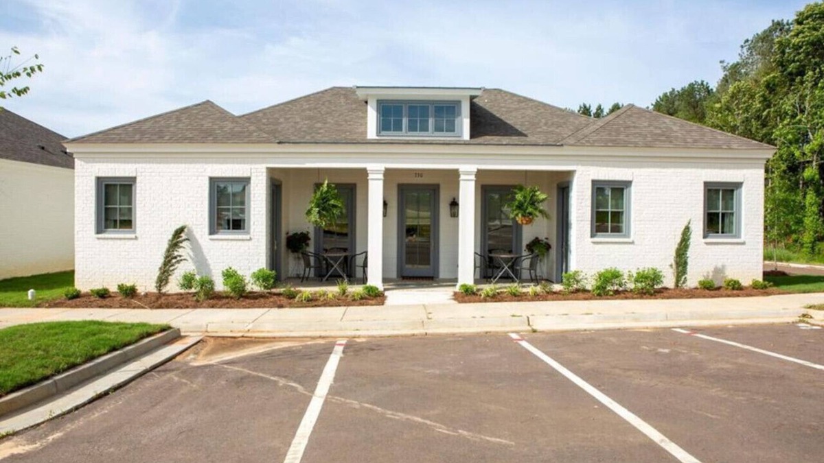 Oxford House | Golf Cottage at Country Club