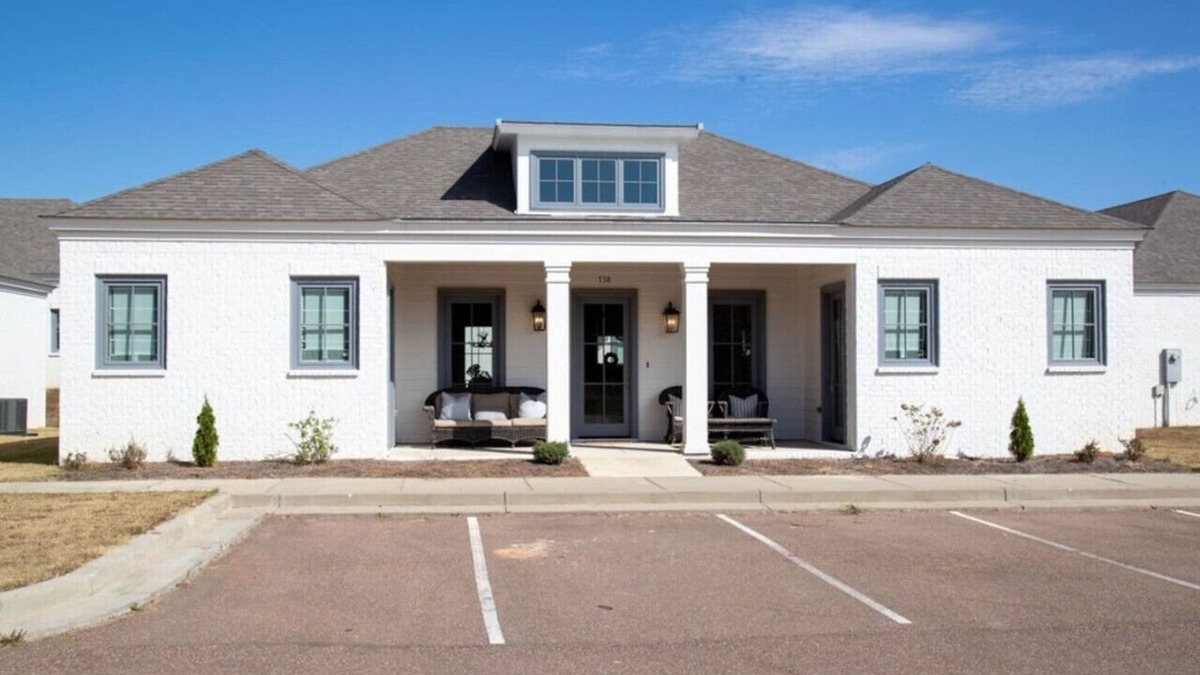 Oxford House | Golf Cottage at Country Club