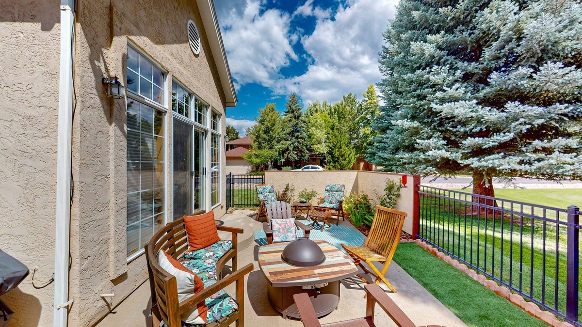 Dalton Ranch House | Golf course-adjacent home with private hot tub & amazing decor