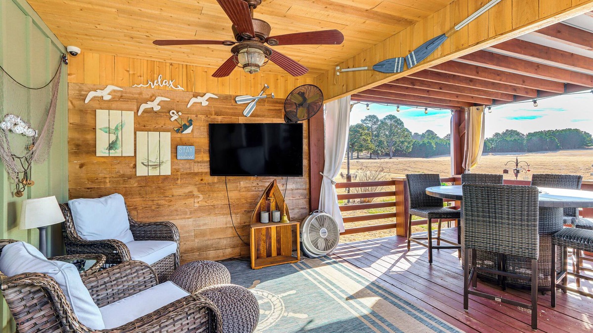 Chatsworth House | Golf Course Getaway w/Private Pool in Chatsworth!