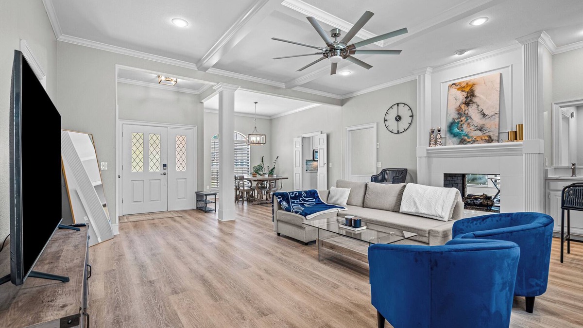 Garland House | Golf Course View Spacious 4-bedroom house near George Bush Highway