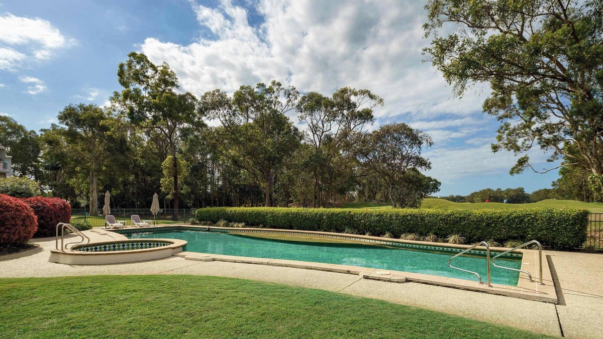 Twin Waters Apartment | Golf Getaway Close to the Beach in Twin Waters