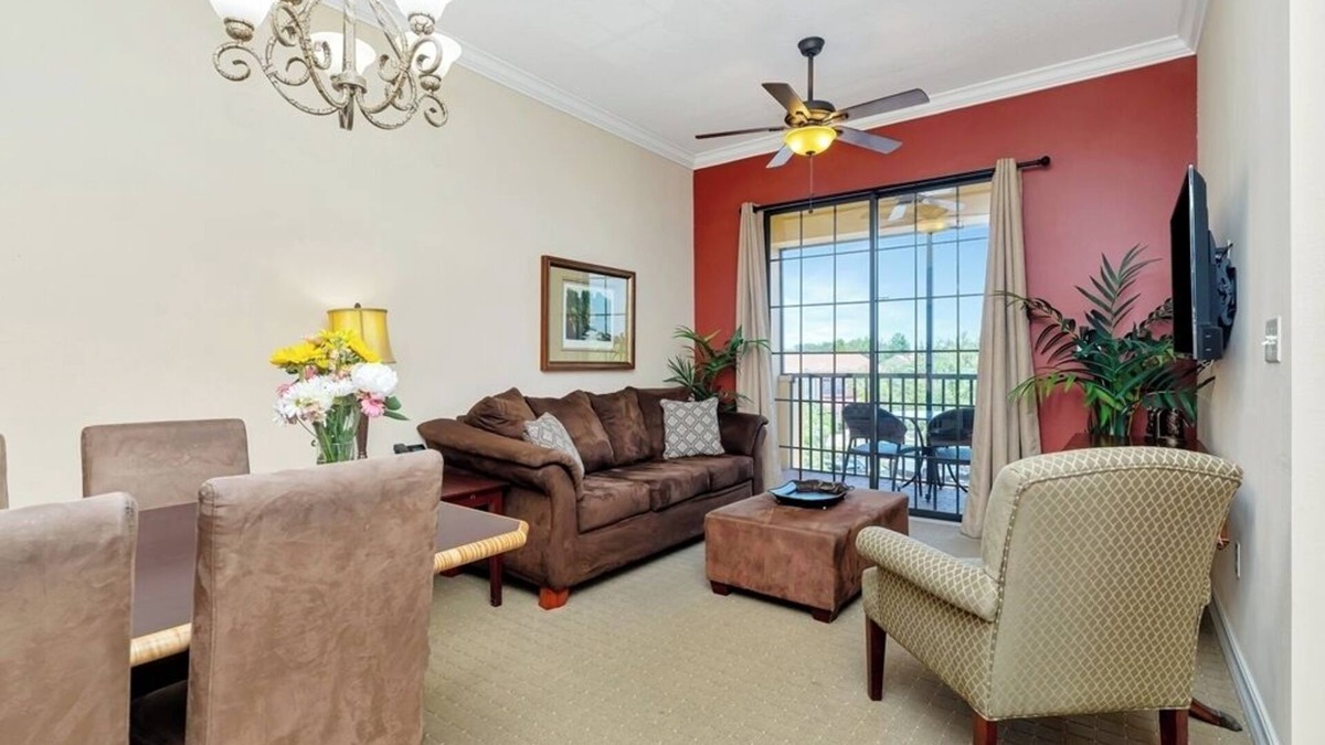 Carrollwood Condo | Golf Resort with Huge Pool, Full Kitchen and Balcony