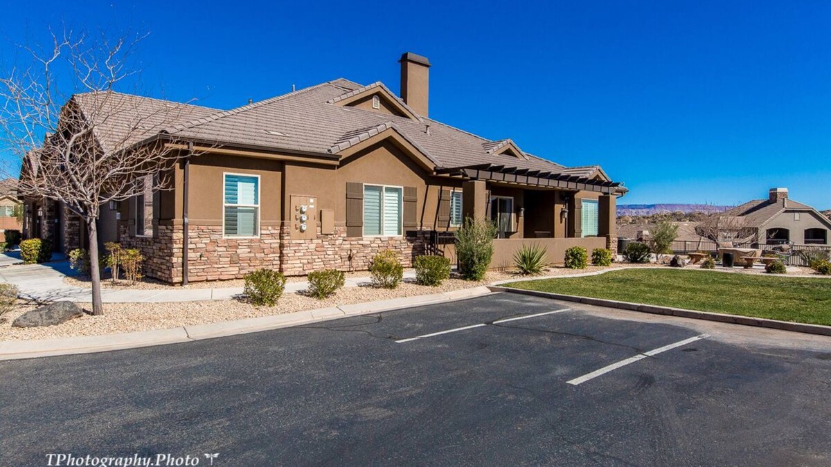 Washington House | Golf, Swim, Zion National Park, ATV/Razor Dunes & Trails, Clean Air & Blue Skies