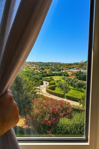 Estombar Apartment | Golf - Vale Da Pinta T2 com Piscina, Wi-Fi e Ar Condicionado