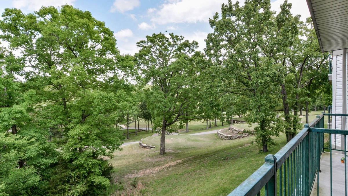 Branson Condo | Golf View Resort Condo | No Stairs + Pools & Perks
