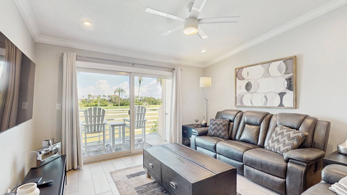 Isla del Sol Condo | Golf-view retreat with heated pool and hot tub - central AC & private W/D