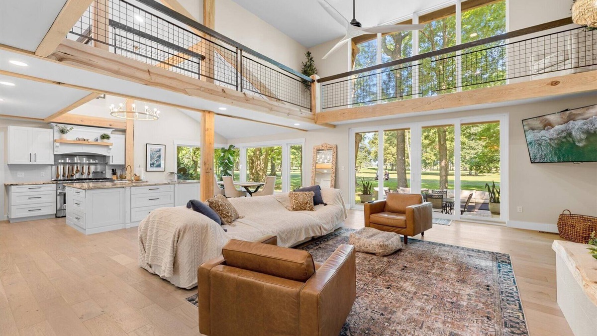 Berlin House | Golfer & Beach Paradise! 5 bedroom home-Ping Pong Table-EV Charger-Wild Horses!