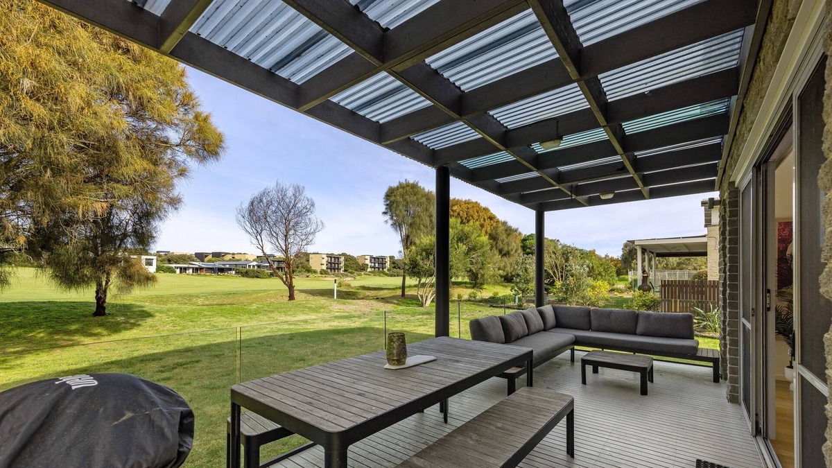 Fingal House | Golfers retreat situated right on the world famous Moonah Links Golf Course