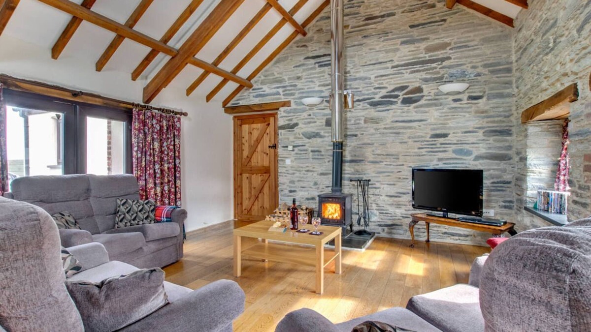 Whitland Other | Golwg y Mynydd in the beautiful Whitland