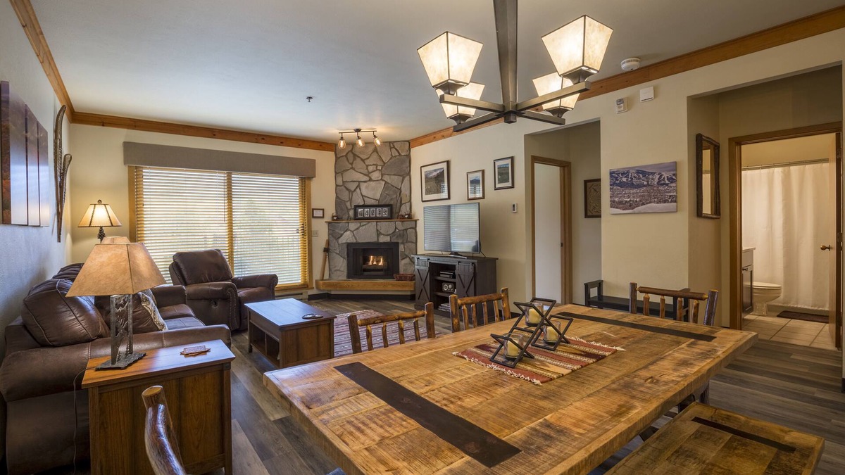 Steamboat Springs Condo | Gondola base -TOP FLOOR -2 bed/2 bath. Perfect ski area base location 🎿
