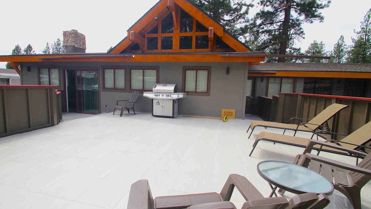 Lakeside Park House | Gondola Lodge Main Upper House with Sun Deck and Private BBQ for 6-20