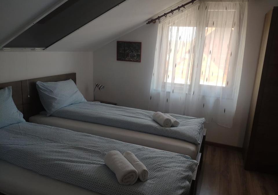 Biharia House | Gondos Vendégház