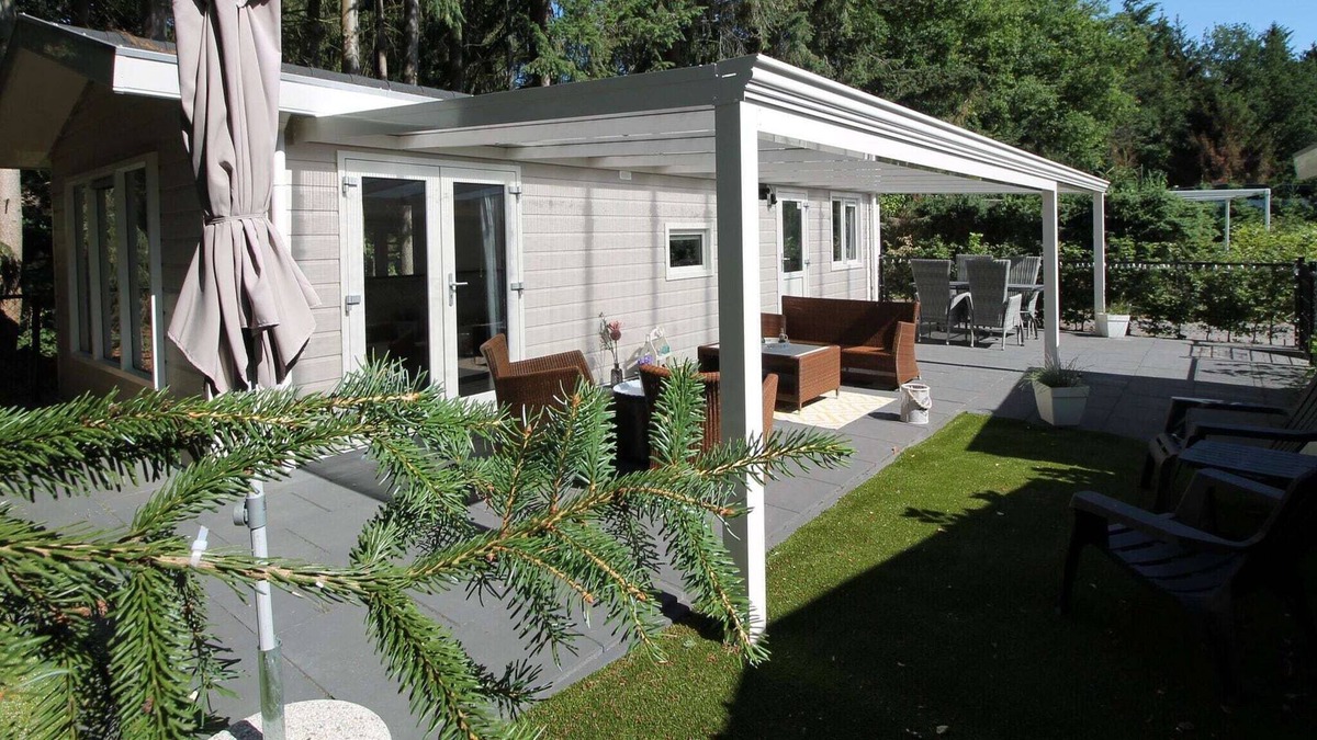 De Bult House | Good chalet with dishwasher, surrounded by forest