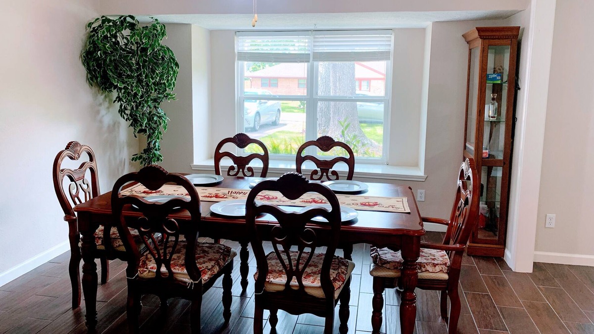 Dickinson House | Good place for Galveston cruise and big family reunion