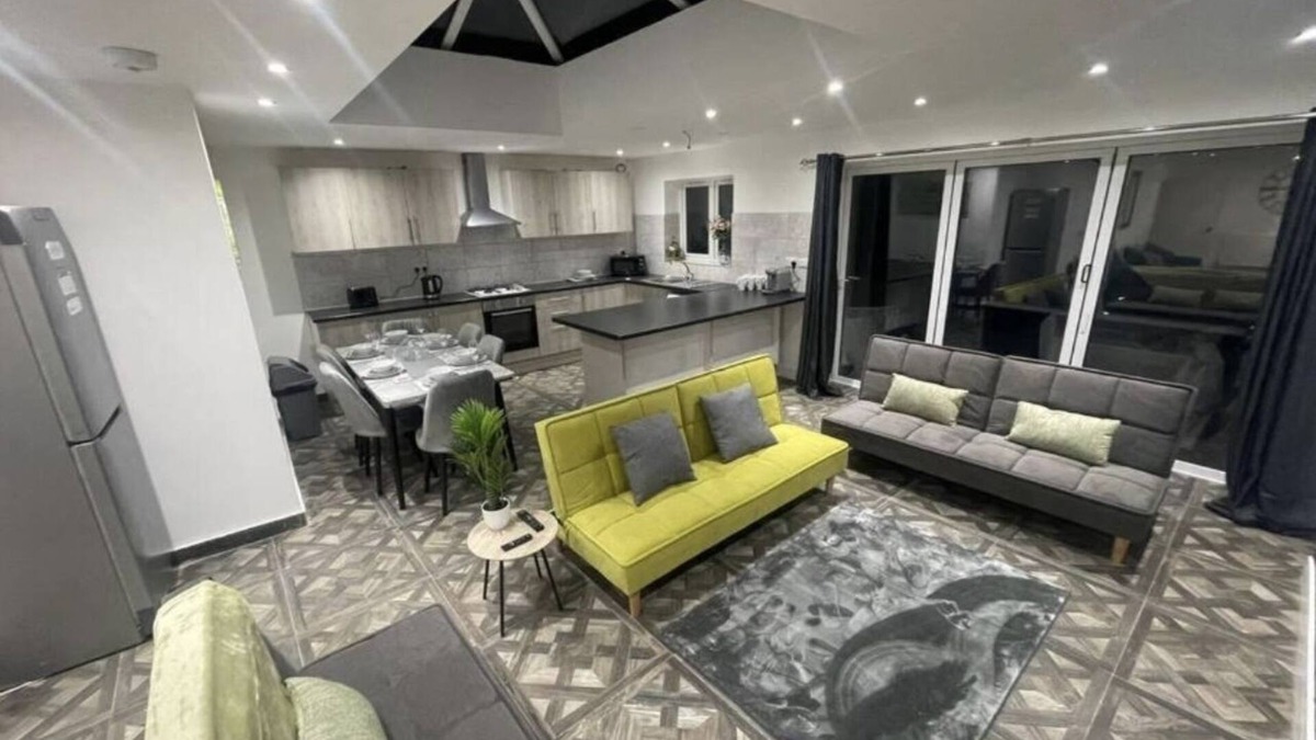 Old Windsor House | Good Priced 6 Bedroom Home With Free Parking Family Holiday - Windsor