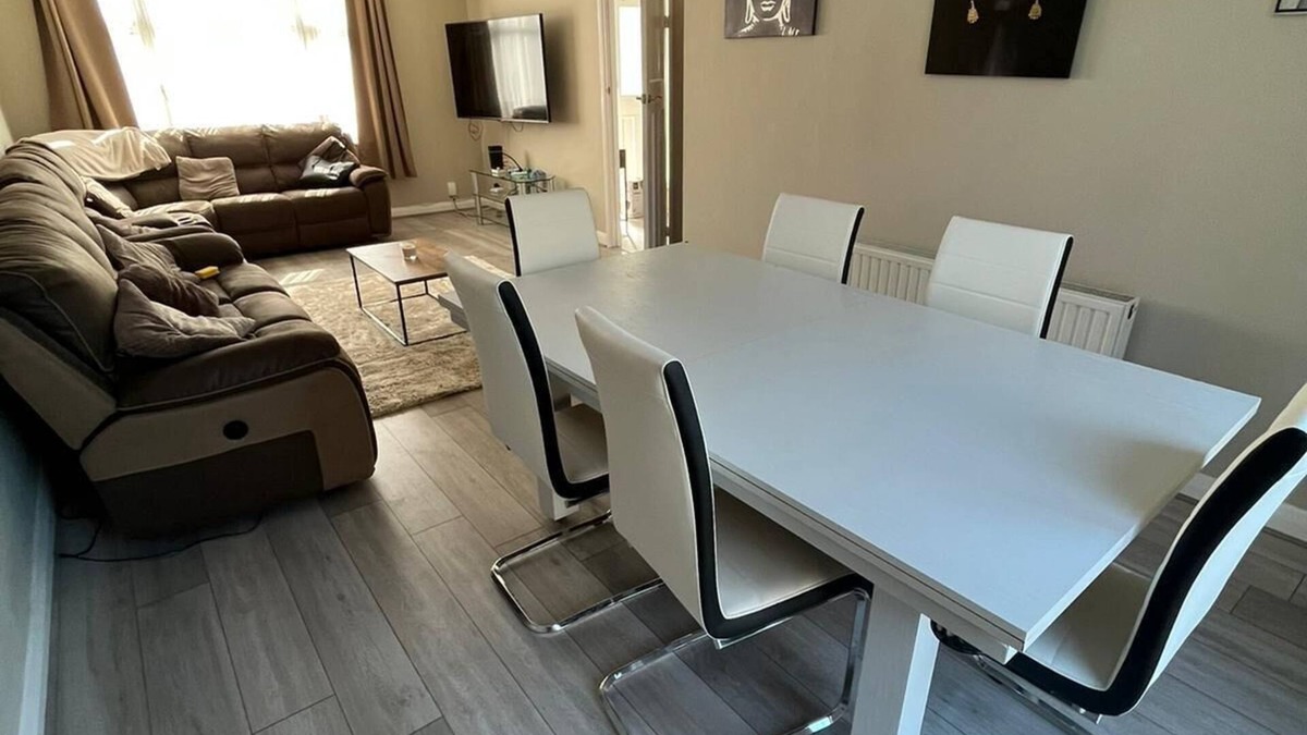 Redbridge House | Good sized family home awaits for you to enjoy