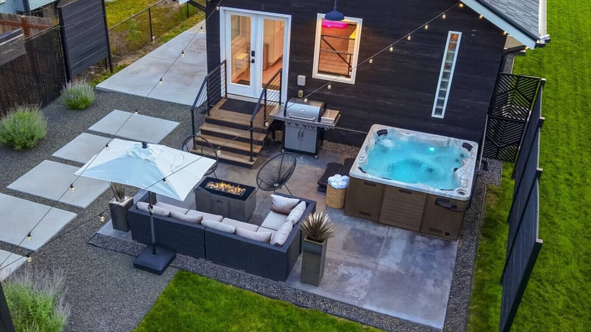 Barnum Apartment | Good Vibe Tribe-2 Mi DT-Hot Tub-K Bed-Pet Friendly