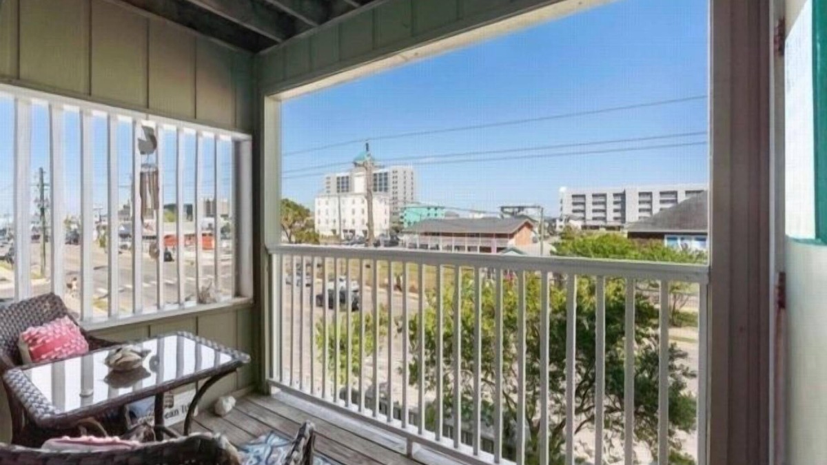 Carolina Beach Villa | Good Vibes Carolina Beach by RedAwning