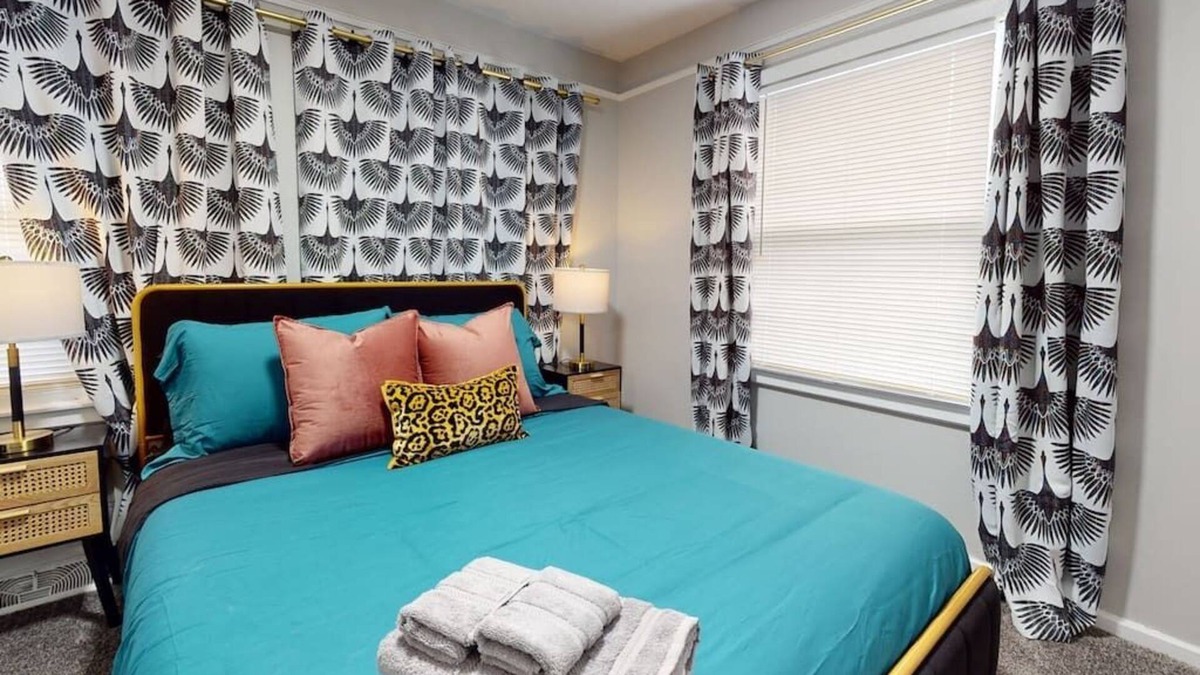 Warren House | Good Vibes in Warren 2BR/1BTH