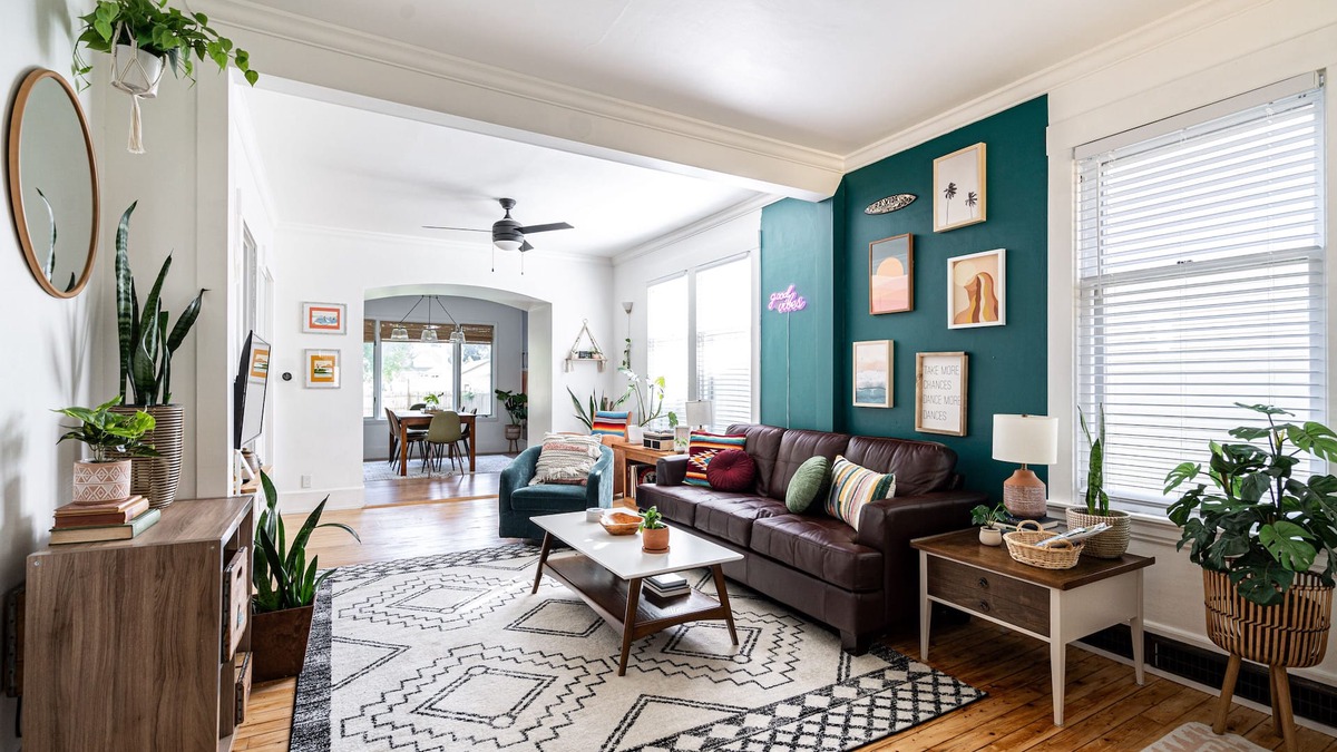 Sheboygan House | Good Vibes on the Third Coast-Pet Friendly! Cozy and Close by!