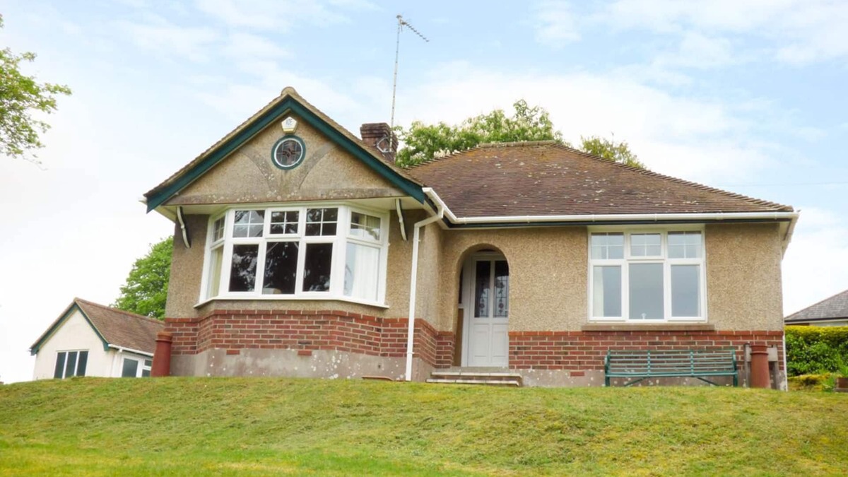 Verwood House | GOODREST, character holiday cottage, with a garden in Verwood