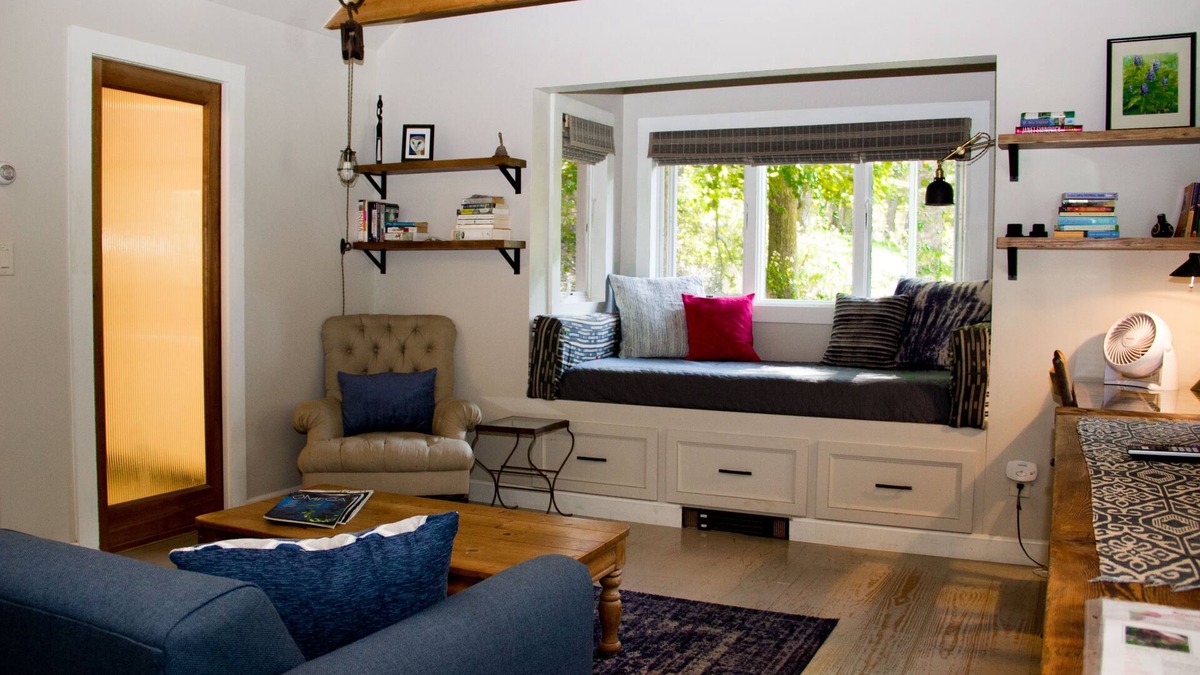 Red Hook Cottage | Goose Landing Cottage by the lake with BRAND NEW year-round Hot Tub