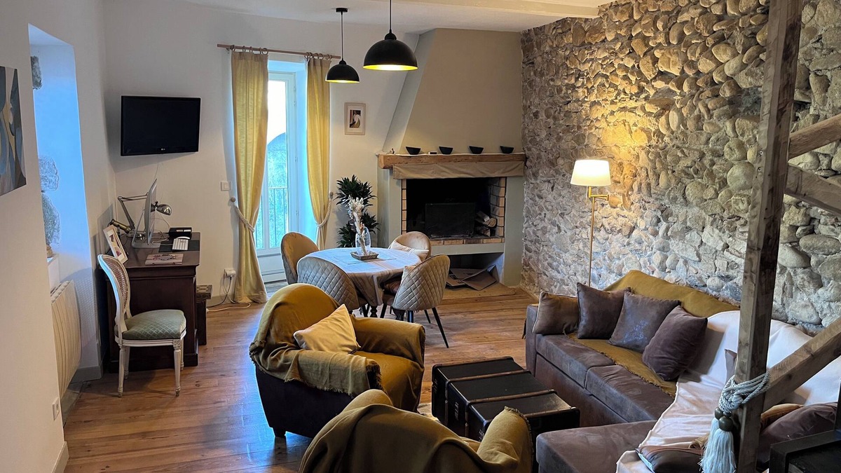Montolieu House | Gorge nesting box
