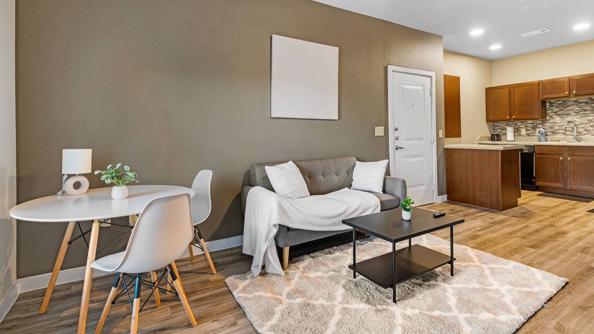 Spring Branch House | Gorgeous 1BR in Great location