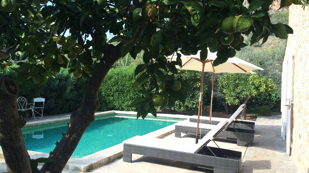 Soller House | Gorgeous 2 Bed Cottage with Pool, Lemon Grove and Mountain Views In Sóller.