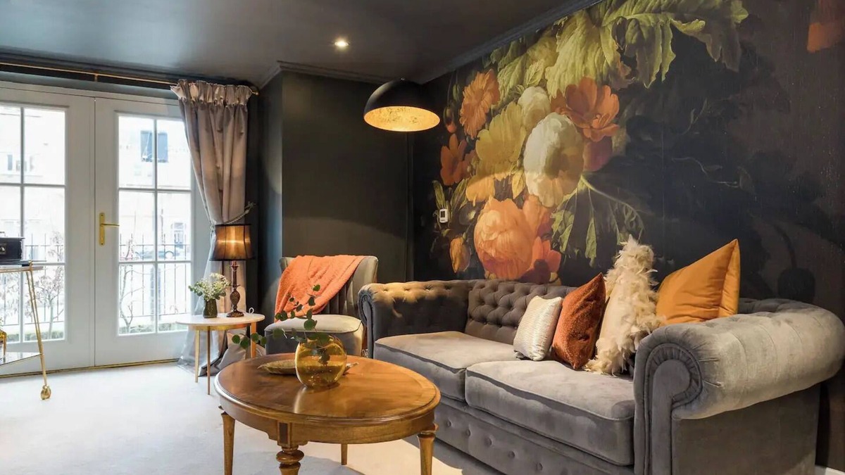 Hammersmith and Fulham Apartment | Gorgeous 2 bed flat in Barons Court - designed