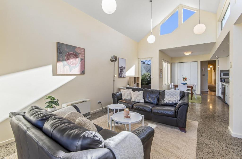 Brunswick House | Gorgeous 2-Bed Victorian Home in Artsy Suburb