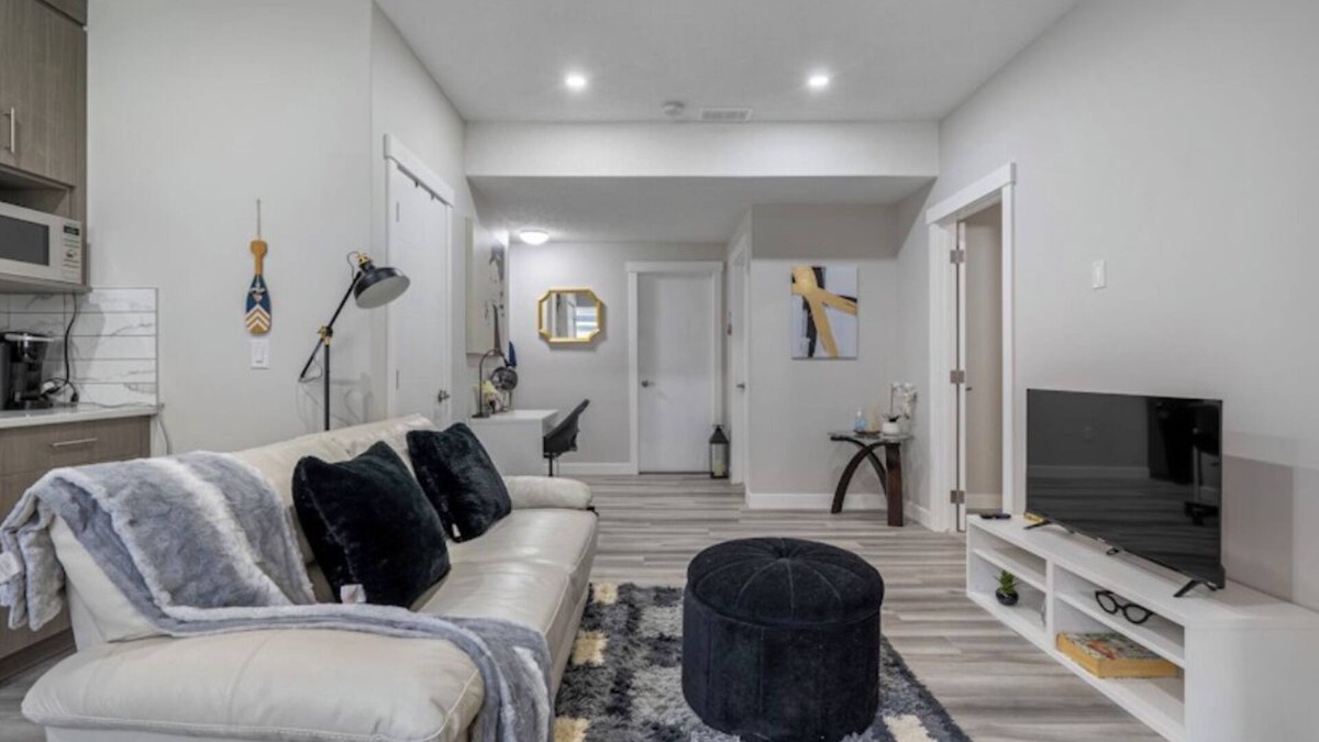 Symons Valley House | Gorgeous 2 Bedroom 1 Bathroom Guest Suite