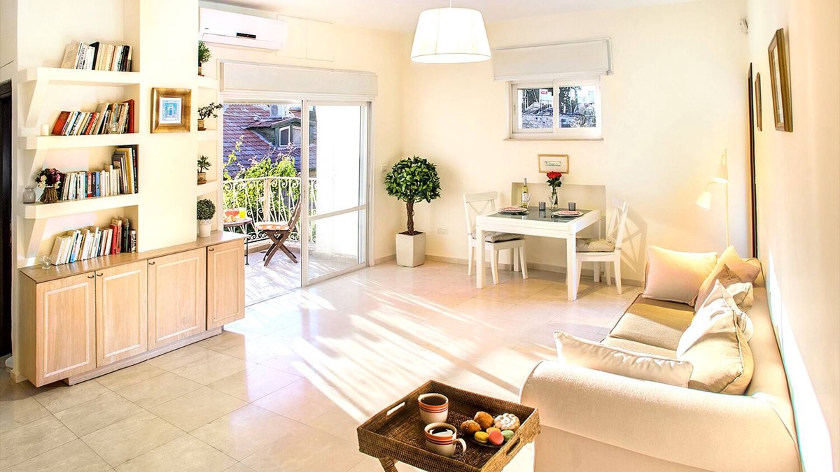 Emek Refaim Apartment | GORGEOUS 2 BEDROOM IN THE BEST LOCATION EVER! Shelter in the building